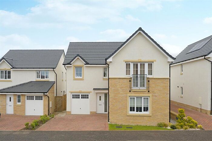 4 Bedroom Detached House For Sale In Woodpecker Crescent, Dunfermline, KY11