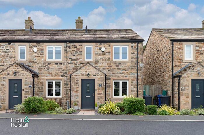 3 Bedroom End Of Terrace House For Sale In Crow Foot Fold, Barnoldswick, BB18