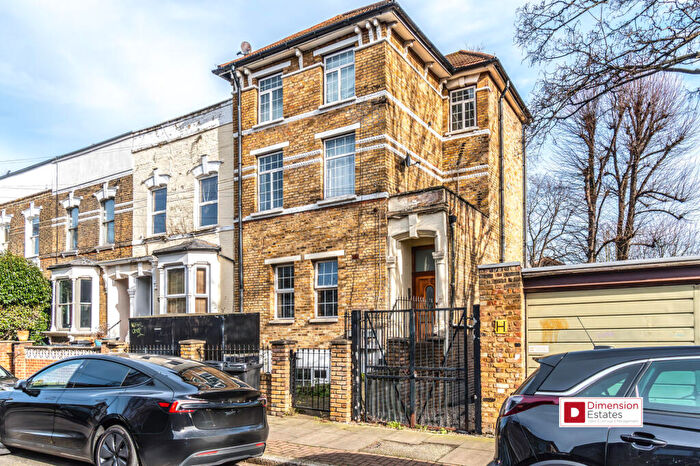 4 Bedroom Maisonette To Rent In Jenner Road, Stokenewington, North London, N16