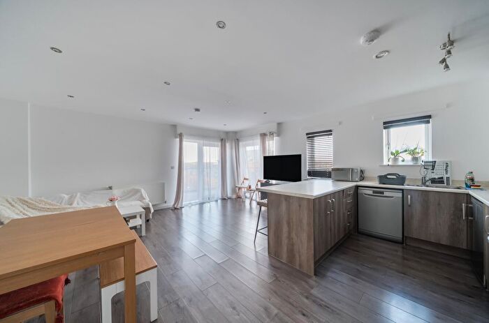 3 Bedroom Flat For Sale In Manston Court, Thornbury Way, Waltham Forest, E17