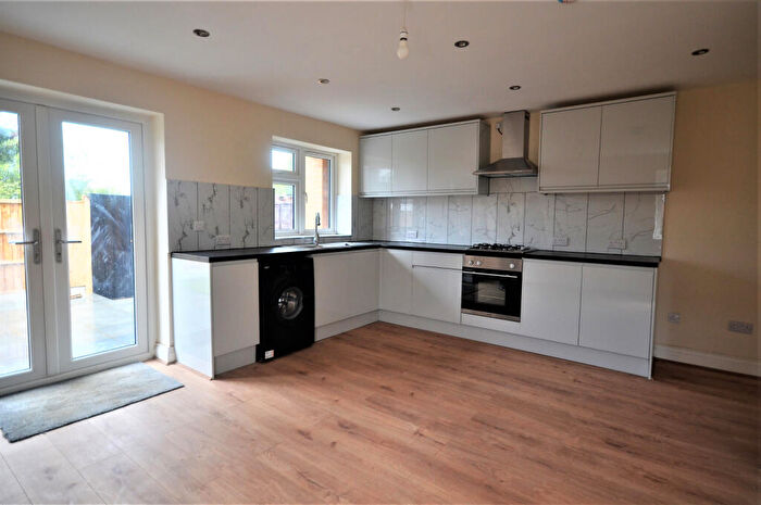 2 Bedroom Detached House To Rent In Ilford, IG5