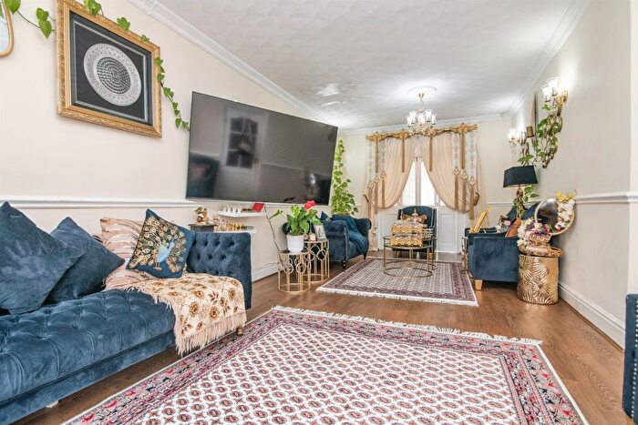 3 Bedroom Terraced House For Sale In Willow Avenue, Birmingham, B17