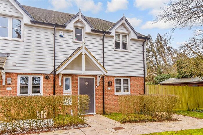 3 Bedroom End Terrace House For Sale In Old School Place, Headcorn, Kent, TN27