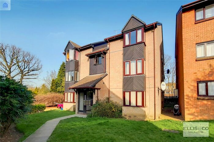 Studio To Rent In Pycroft Way, London, N9