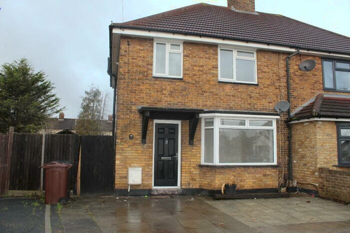 3 Bedroom Semi-Detached House To Rent In Home Gardens, Dagenham, London, RM10