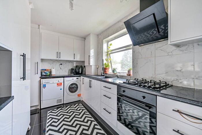 2 Bedroom Flat For Sale In Wheatlands, Heston, Hounslow, TW5