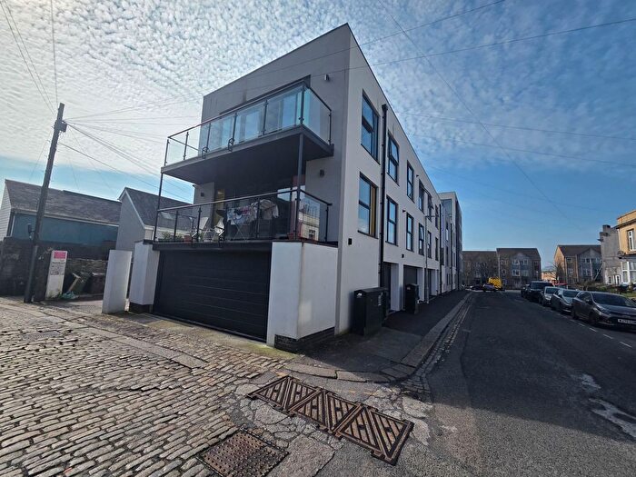 3 Bedroom Flat To Rent In Greenbank Terrace, Plymouth, PL4