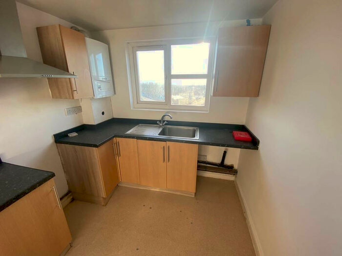 Flat To Rent In , - Park Road, Oldham, Lancashire, OL8