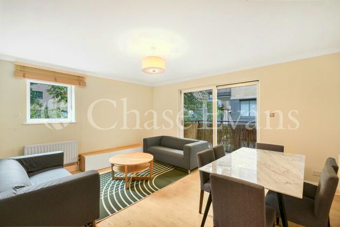 3 Bedroom Flat To Rent In Providence Square, Shad Thames, London, SE1