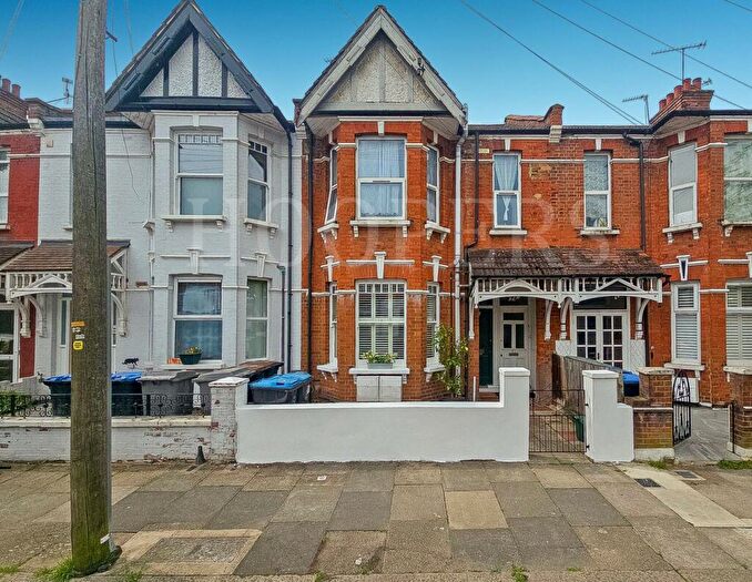 3 Bedroom Maisonette For Sale In Newton Road, London, NW2