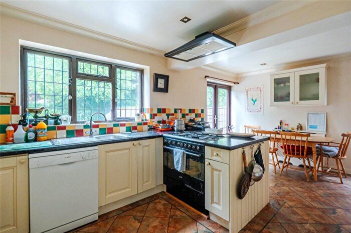 4 Bedroom Detached House For Sale In Staines Square, Dunstable, Bedfordshire, LU6