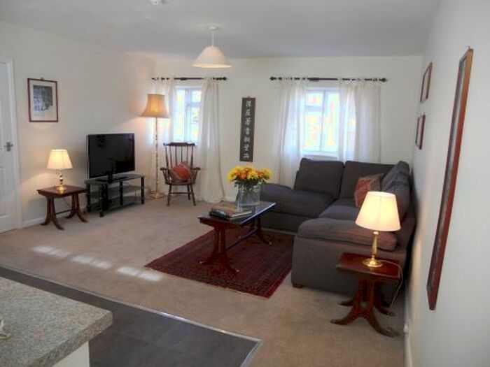 1 Bedroom Flat To Rent In Court Drive, Maidenhead, Berkshire, SL6