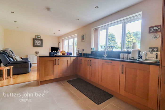 4 Bedroom Detached House For Sale In Spinney Drive, Weston, CW2