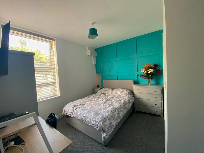 3 Bedroom Maisonette To Rent In St Helens Crescent, Brynmill, Swansea, SA1