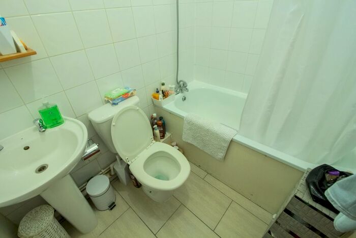 1 Bedroom Flat To Rent In Nayim Place, Amhurst Road, Hackney, E8