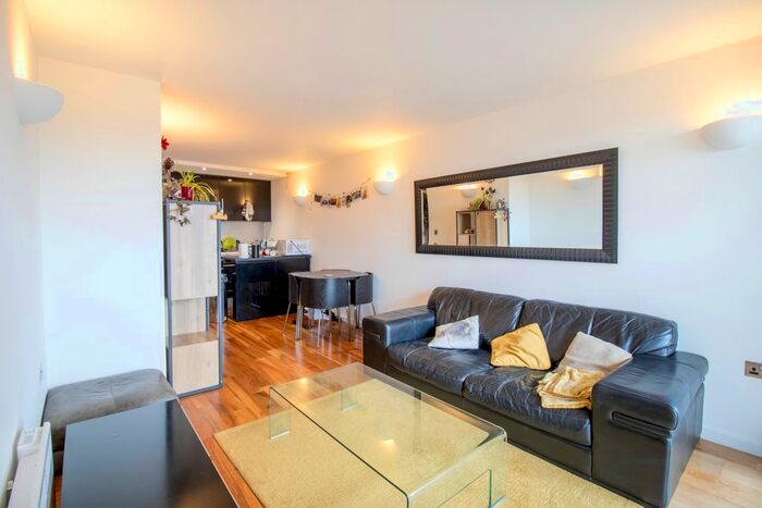 2 Bedroom Flat To Rent In Riverside Way, Leeds, LS1