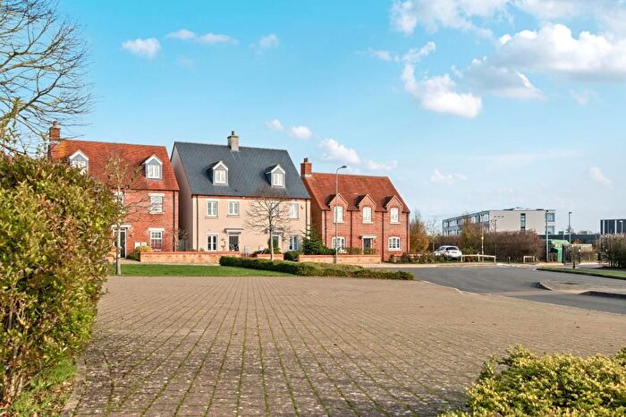 4 Bedroom Semi Detached House For Sale In Kingsmere, Bicester, Oxfordshire, OX26