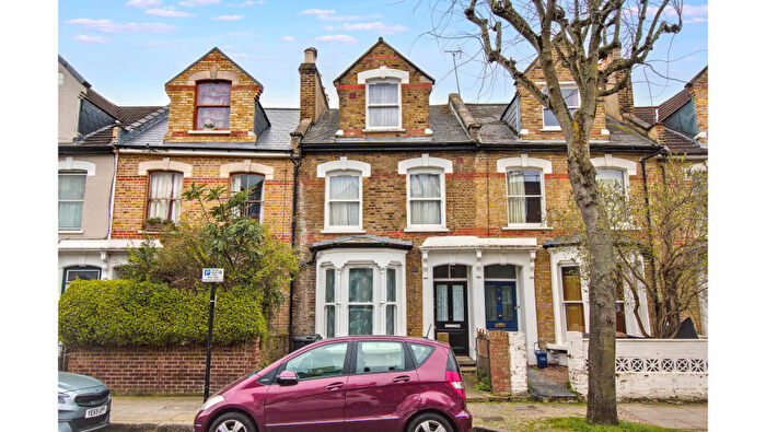 2 Bedroom Flat For Sale In Flat A, Brighton Road, Stoke Newington, London, N16