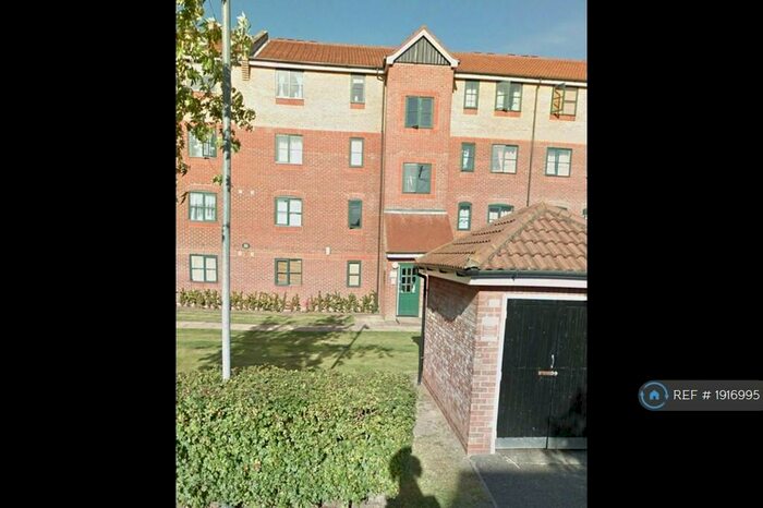 2 Bedroom Flat To Rent In Bren Court, Enfield, EN3