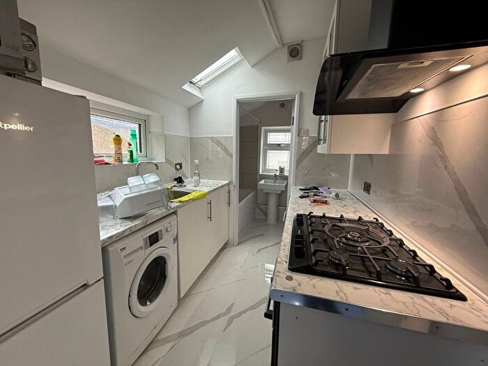 2 Bedroom Flat To Rent In Ilford, IG1