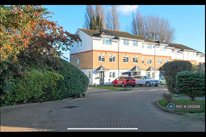 4 Bedroom End Of Terrace House To Rent In Nash Close, Sutton, SM1