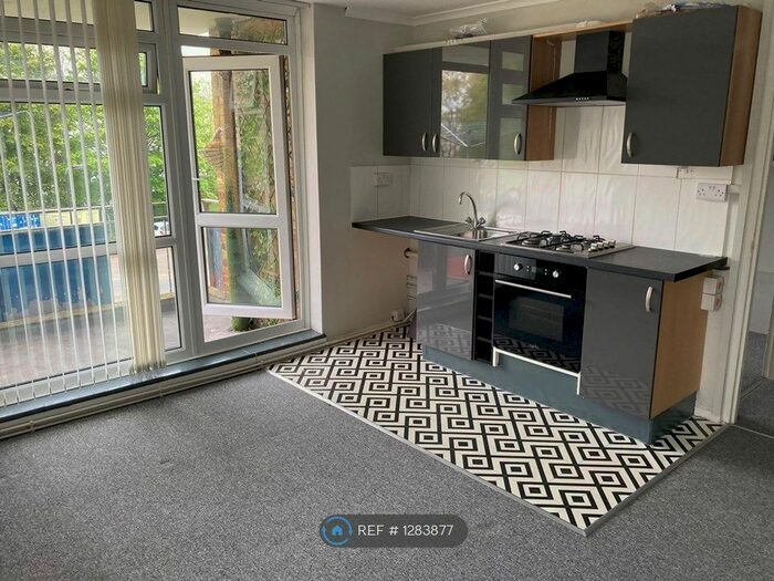 2 Bedroom Flat To Rent In Linacre Road, Southampton, SO19