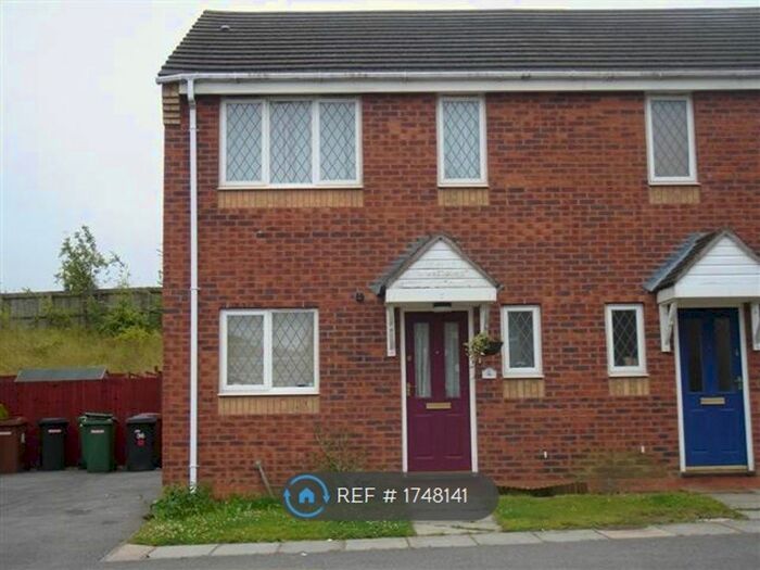 3 Bedroom End Of Terrace House To Rent In Banbury Close, Wellingborough, NN8