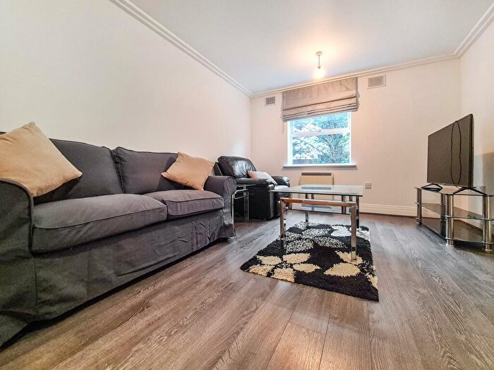 2 Bedroom Flat To Rent In Wilshaw Close, Hendon, London, NW4