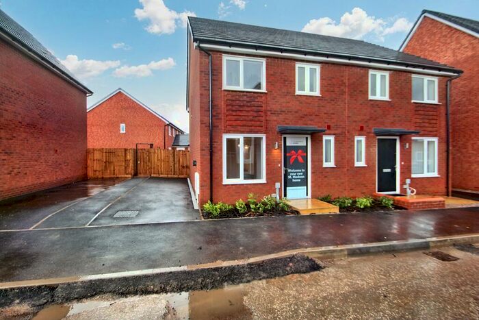 3 Bedroom Semi-Detached House To Rent In Percy Curnock Drive, Burslem, Stoke-on-Trent, ST6