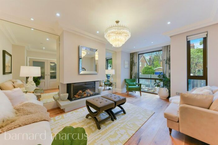 4 Bedroom Town House For Sale In Gilkes Crescent, London, SE21