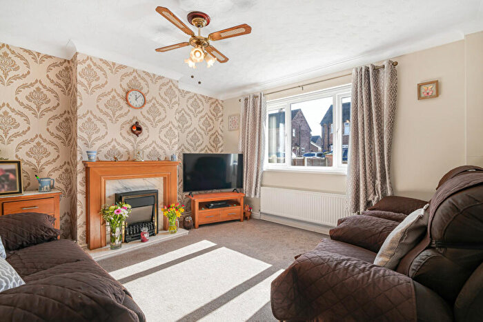 3 Bedroom Semi-Detached House For Sale In Passfield Road, Rossington, DN11