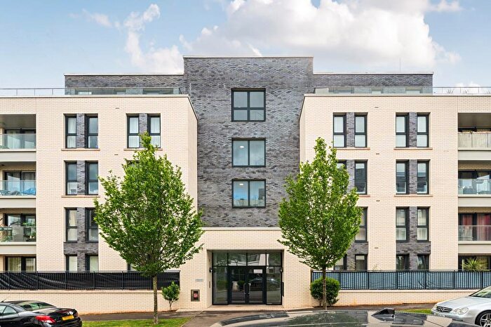 1 Bedroom Maisonette For Sale In Runnymede, Longcross, KT16