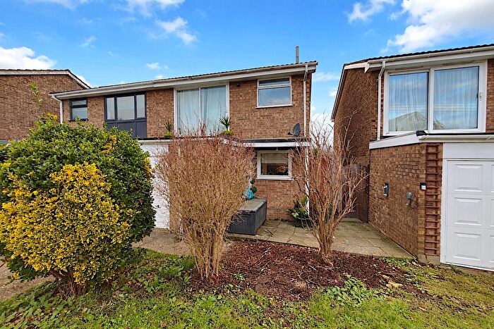 3 Bedroom Semi Detached House For Sale In Glentrammon Road, BR6