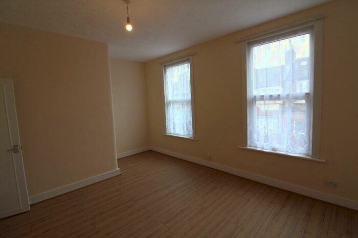 2 Bedroom Flat To Rent In Charlemont Road, London, E6