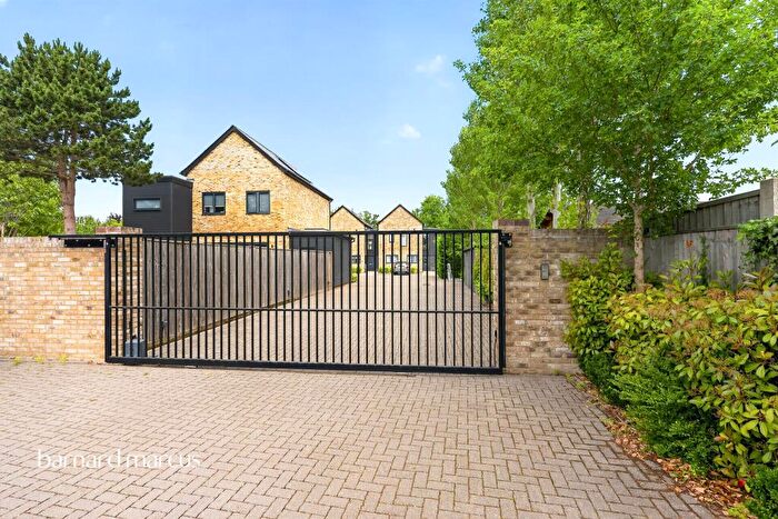 5 Bedroom Town House For Sale In Windsor Gardens, Epsom, KT19