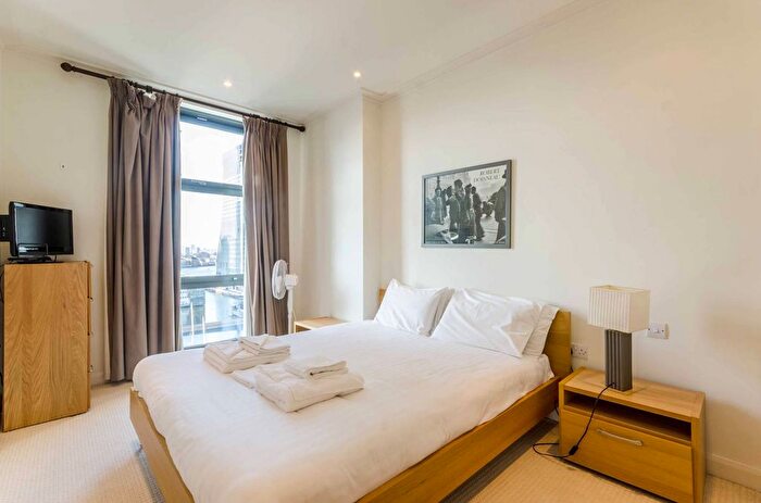 2 Bedroom Flat To Rent In South Quay Square, Canary Wharf, London, E14