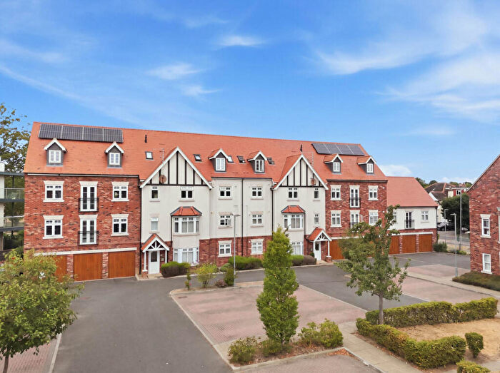 1 Bedroom Apartment For Sale In Albany Court, Leigh-on-sea, SS9