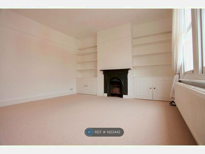 2 Bedroom Maisonette To Rent In Whitestile Road, Brentford, TW8