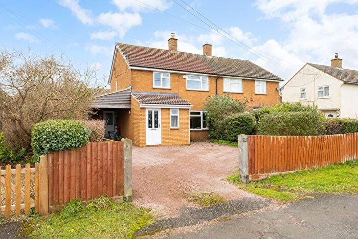 3 Bedroom Semi-Detached House For Sale In Farthinghoe Road, Charlton, OX17