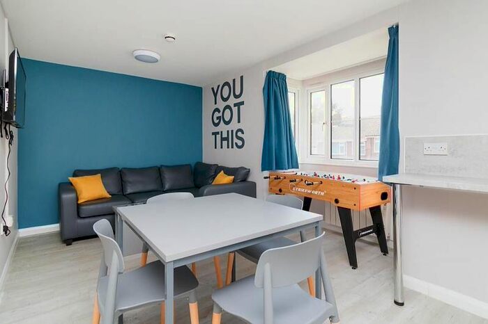 4 Bedroom Flat To Rent In College Court, College Road, Canterbury, CT1