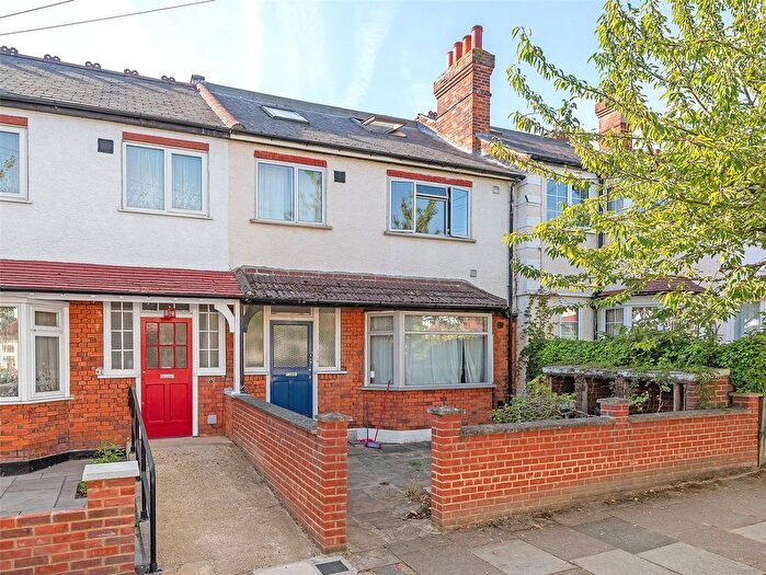 3 Bedroom Flat To Rent In Montana Road, London, SW17