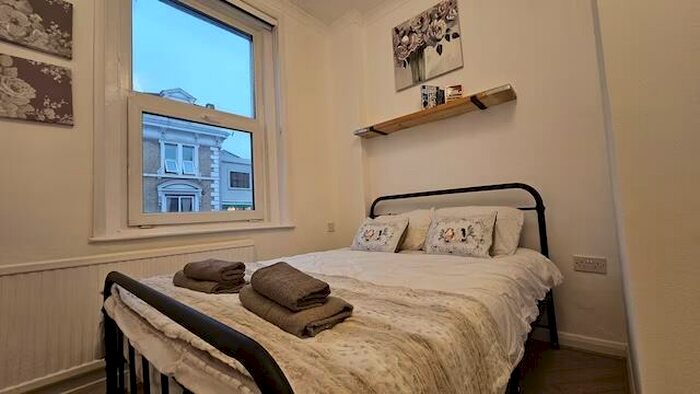 1 Bedroom House To Rent In Camberwell Church Street, London, SE5