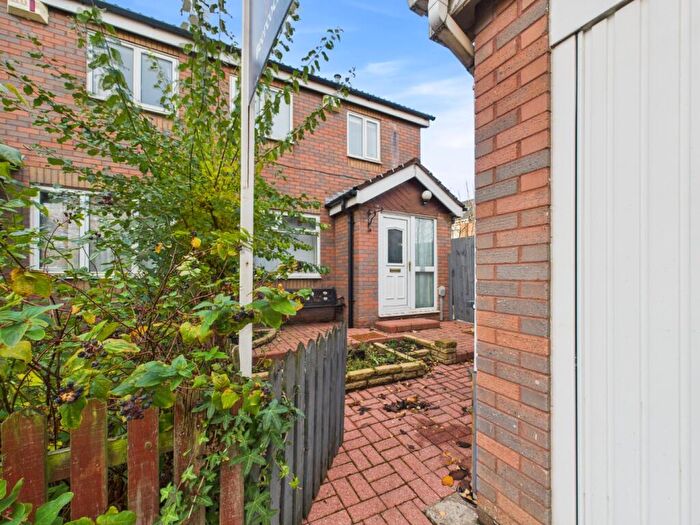 3 Bedroom Semi-Detached House For Sale In Bannister Drive, Hull, HU9