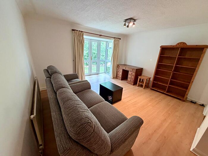 2 Bedroom Apartment To Rent In Ashburne House, Oxford Place, Victoria Park, M14