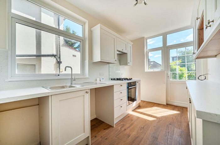 3 Bedroom Semi-Detached House For Sale In Clovelly Avenue, Colindale, NW9