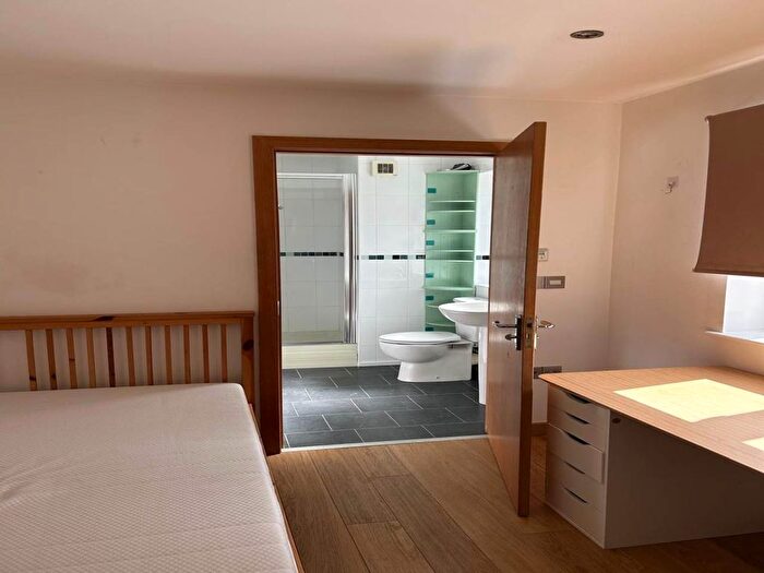 2 Bedroom Flat To Rent In Bradley House, St Stephens Avenue, Bristol, BS1
