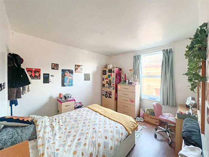 3 Bedroom House To Rent In Ainsley Road, Sheffield, S10