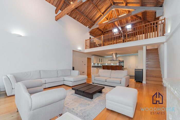 4 Bedroom Apartment To Rent In Royal Drive, London, N11