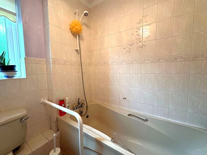2 Bedroom Semi-Detached Bungalow For Sale In Belmont Close, Kingsteignton, Newton Abbot, TQ12