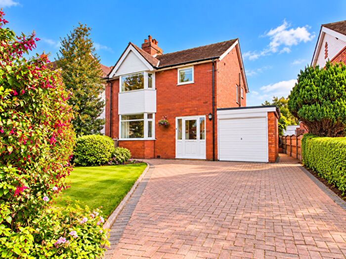3 Bedroom Semi-Detached House For Sale In Yew Tree Road, Ormskirk, L39